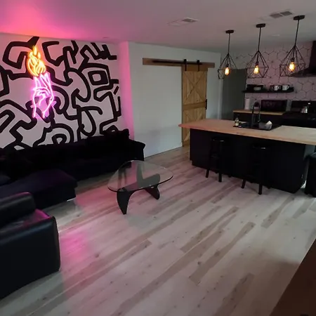 2Br Lit And Spacious In The Heart Of Hollywood
